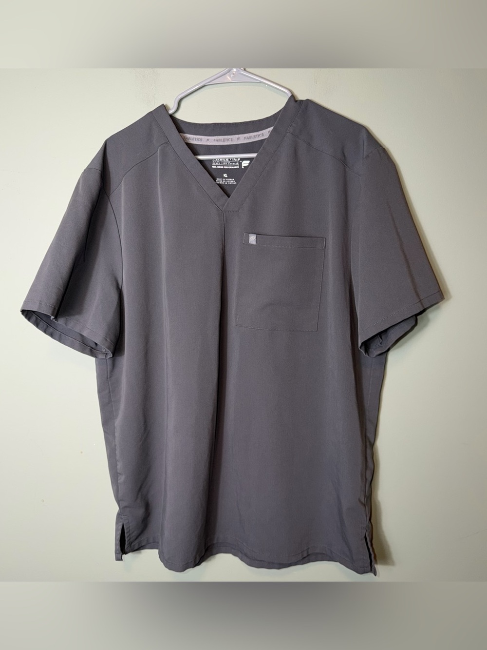 Fabletics Men's Helix 1-Pocket Scrub Top XL Onyx